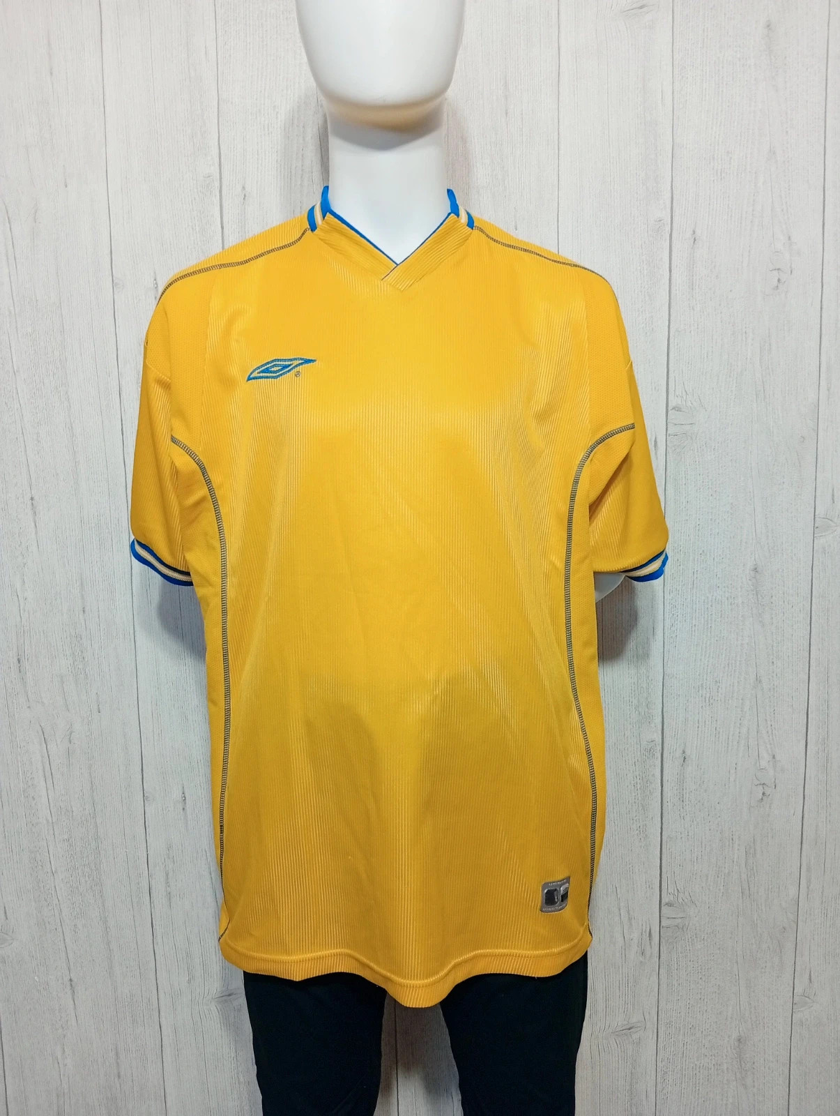 Maillot de sport homme - taille L/40 - umbro - couleur jaune et bleu