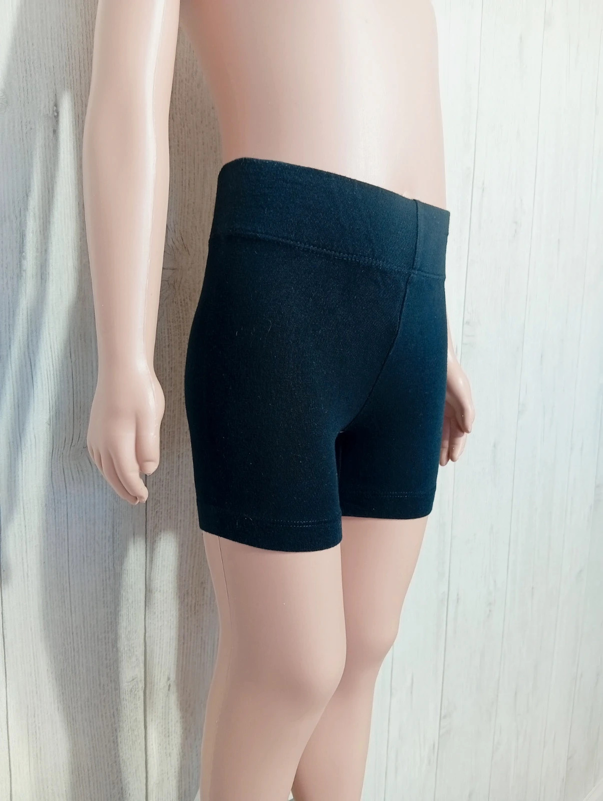 Short fille - taille 4 ans (98/107 cm) - Kiabi - couleur noir – Kiabi – taille 4 ans / 104 cm 2