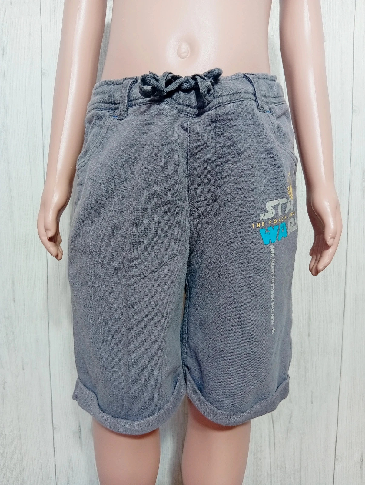 Short garcon - taille 4/5 ans - stars wars - couleur gris