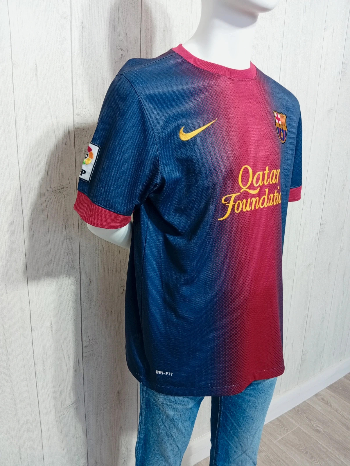 T-shirt manche courte - taille M/38 -drifit -Barcelone - couleur marine rouge et jaune – Dri-Fit – taille M 4