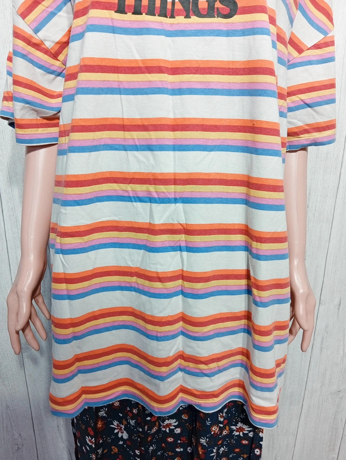 T-SHIRT long manche courte femme- Taille M/L - stranger things - couleur multicolore – taille L / 40 / 12 3