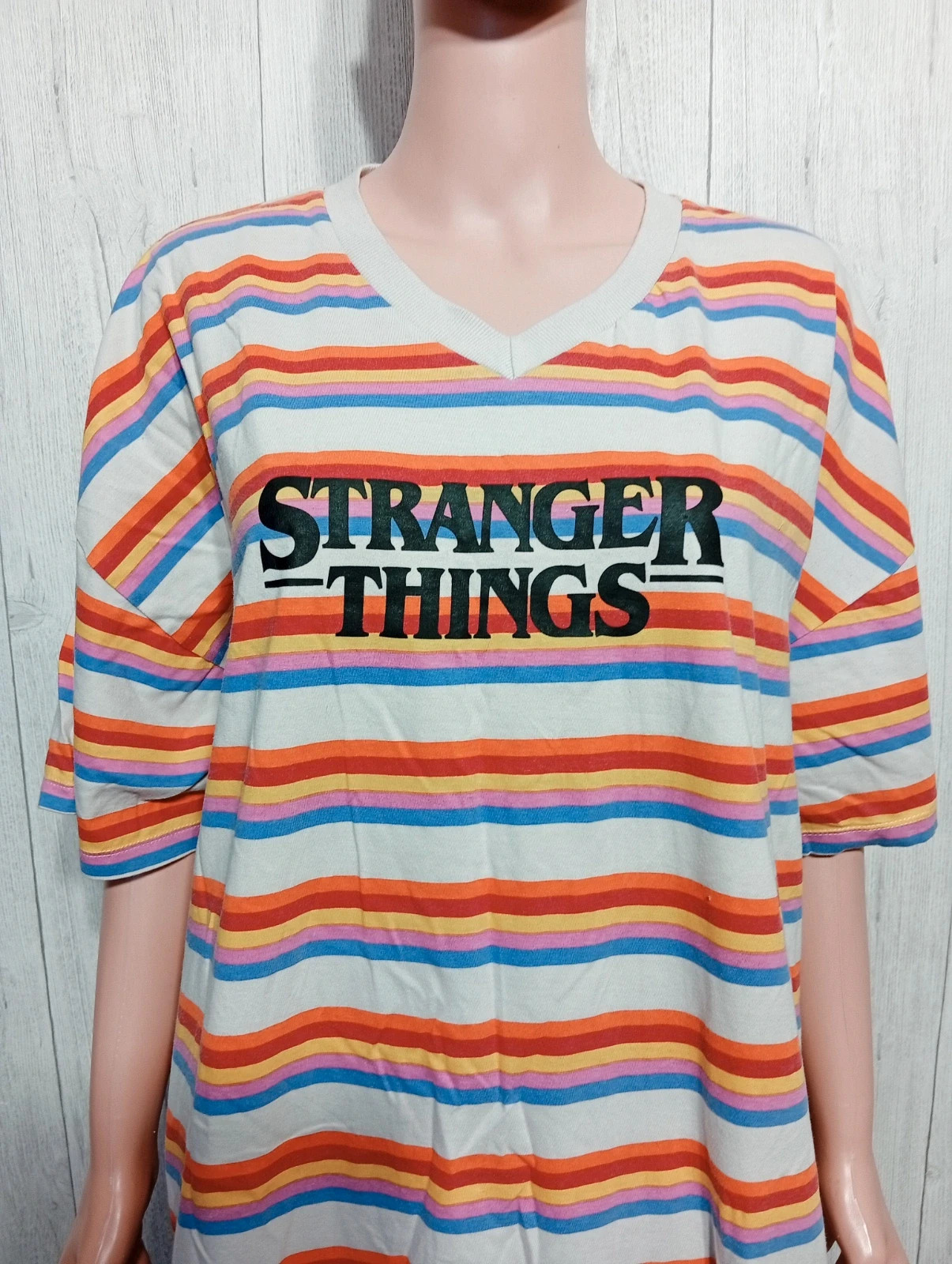 T-SHIRT long manche courte femme- Taille M/L - stranger things - couleur multicolore – taille L / 40 / 12 2