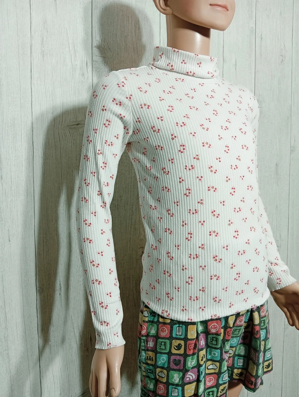 Pull à col roule fille- Taille 8 ans ( 128 cm) - okaidi - couleur blanc et rouge – Okaïdi – taille 8 ans / 128 cm 4
