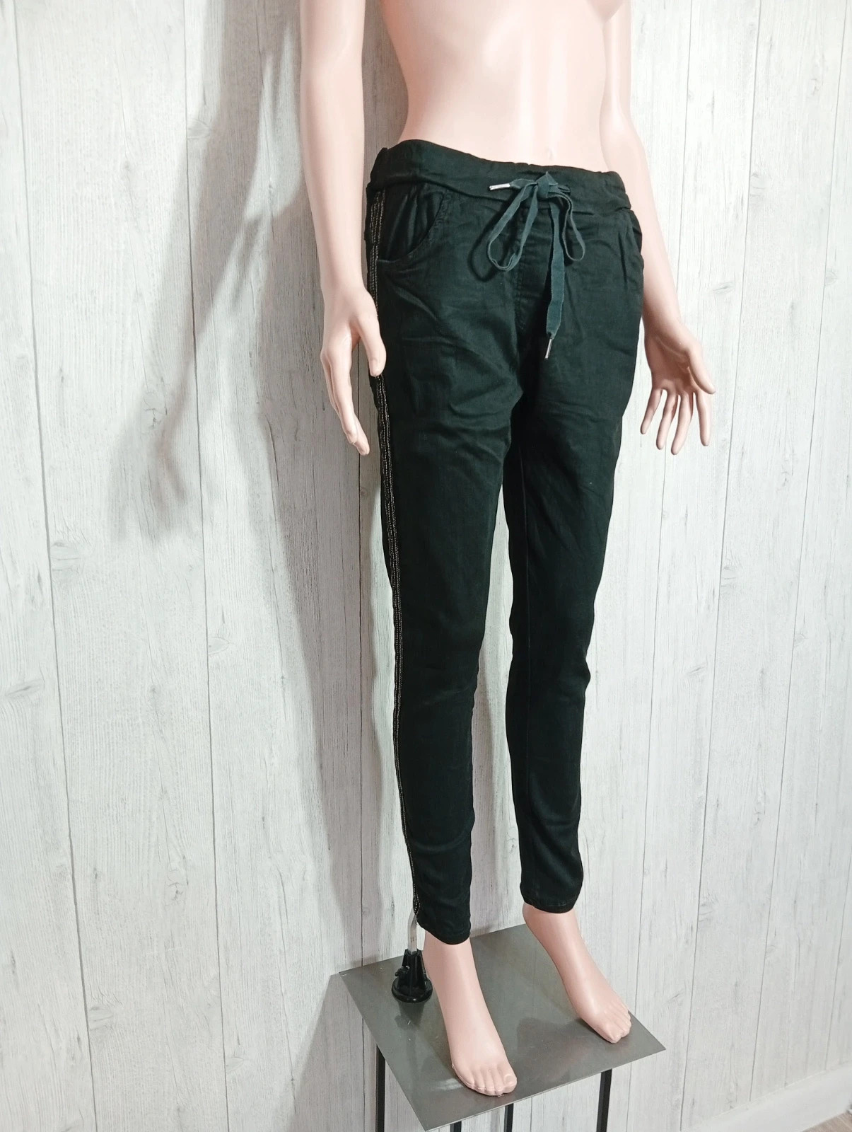 Pantalon femme - Taille M/38- couleur noir et dore – taille M / 38 / 10 4