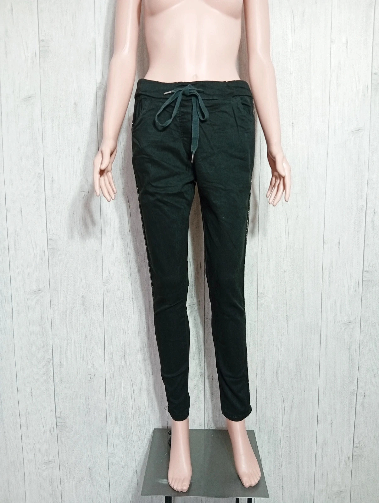 Pantalon femme - Taille M/38- couleur noir et dore – taille M / 38 / 10
