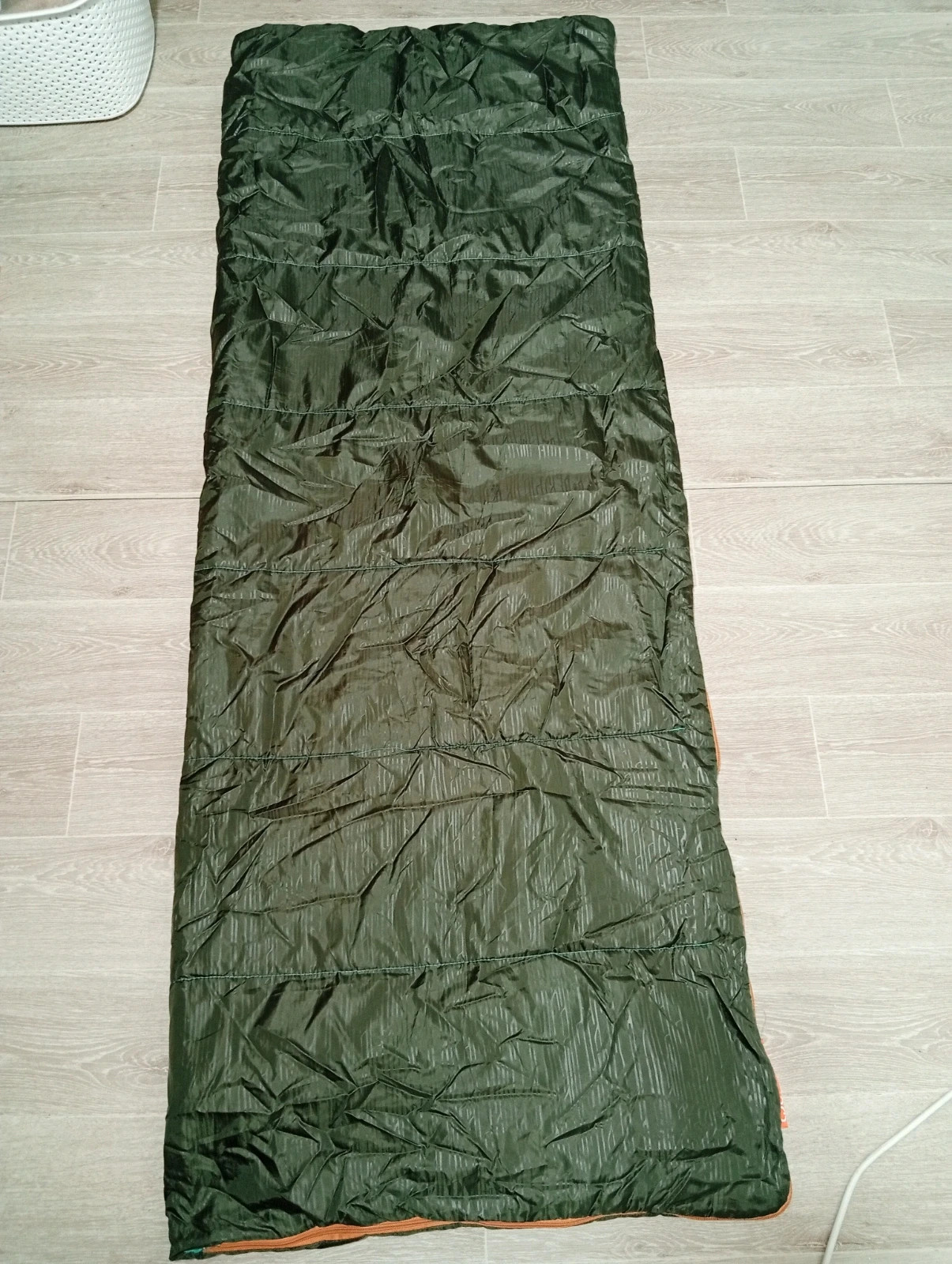 Duvet dans son sac de rangement- taille 200×75 cm - quechua- couleur kaki et bleu