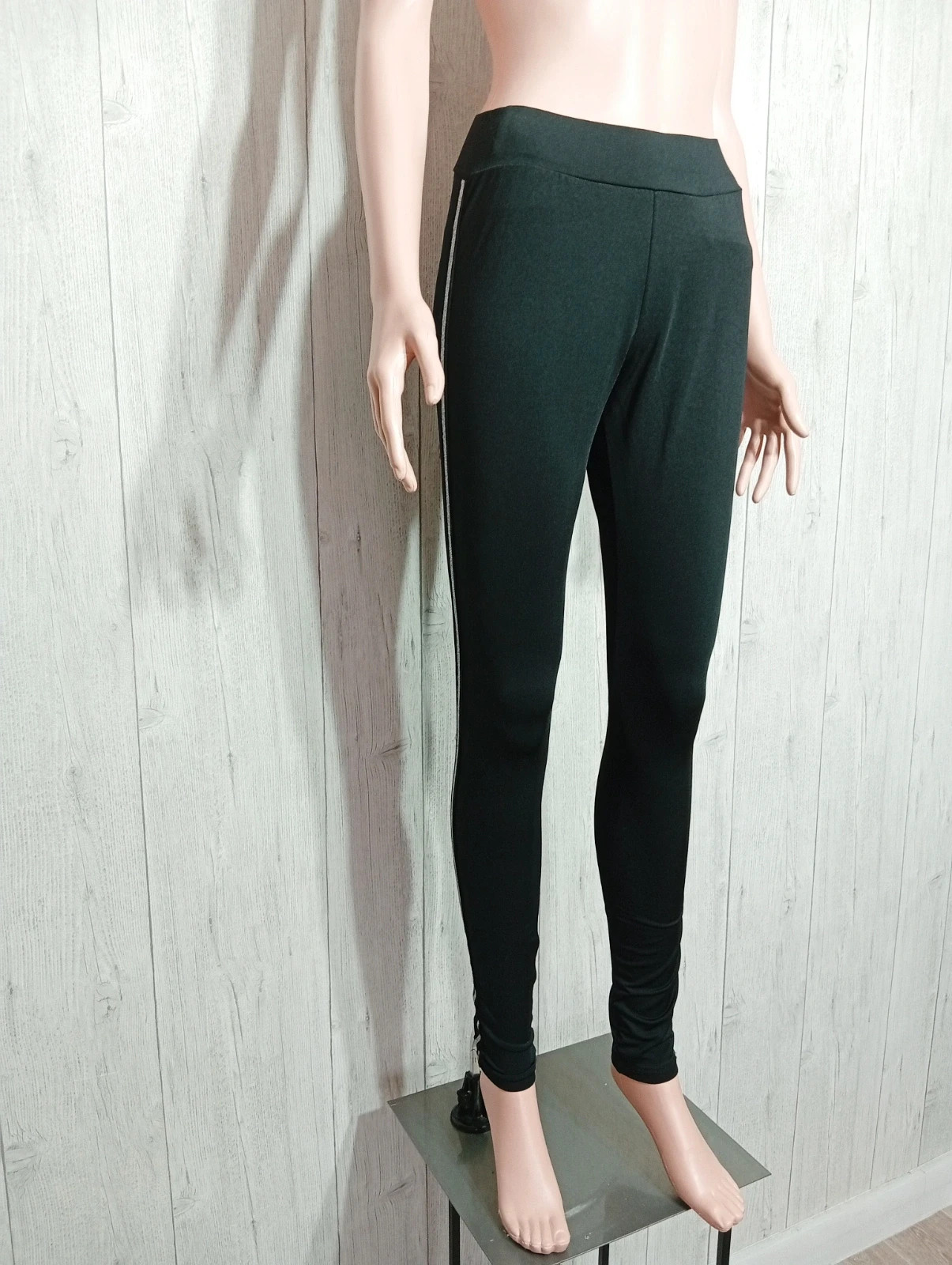 Leggins femme - Taille M/38- zeeman - couleur noir et argente – Zeeman – taille M / 38 / 10 4