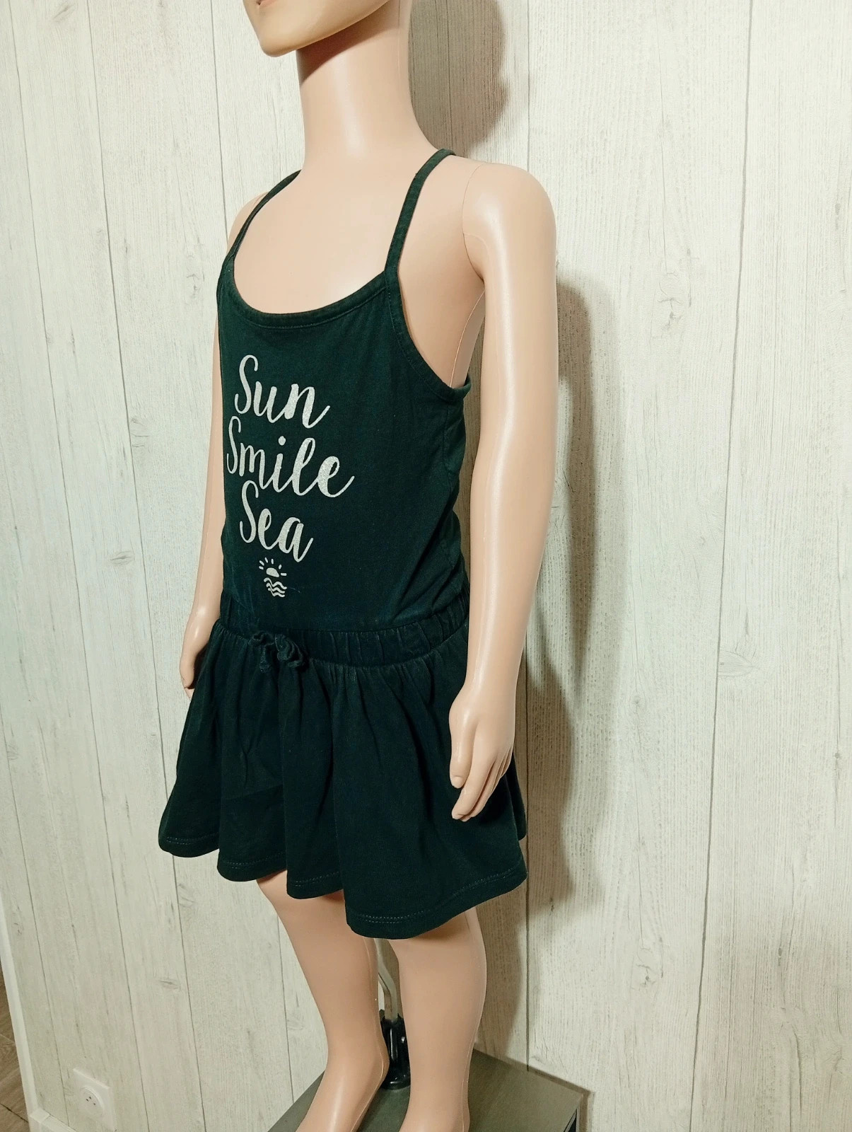 Robe fille - Taille 5 ans - La Halle - couleur noir et argente – La Halle – taille 5 ans / 110 cm 5