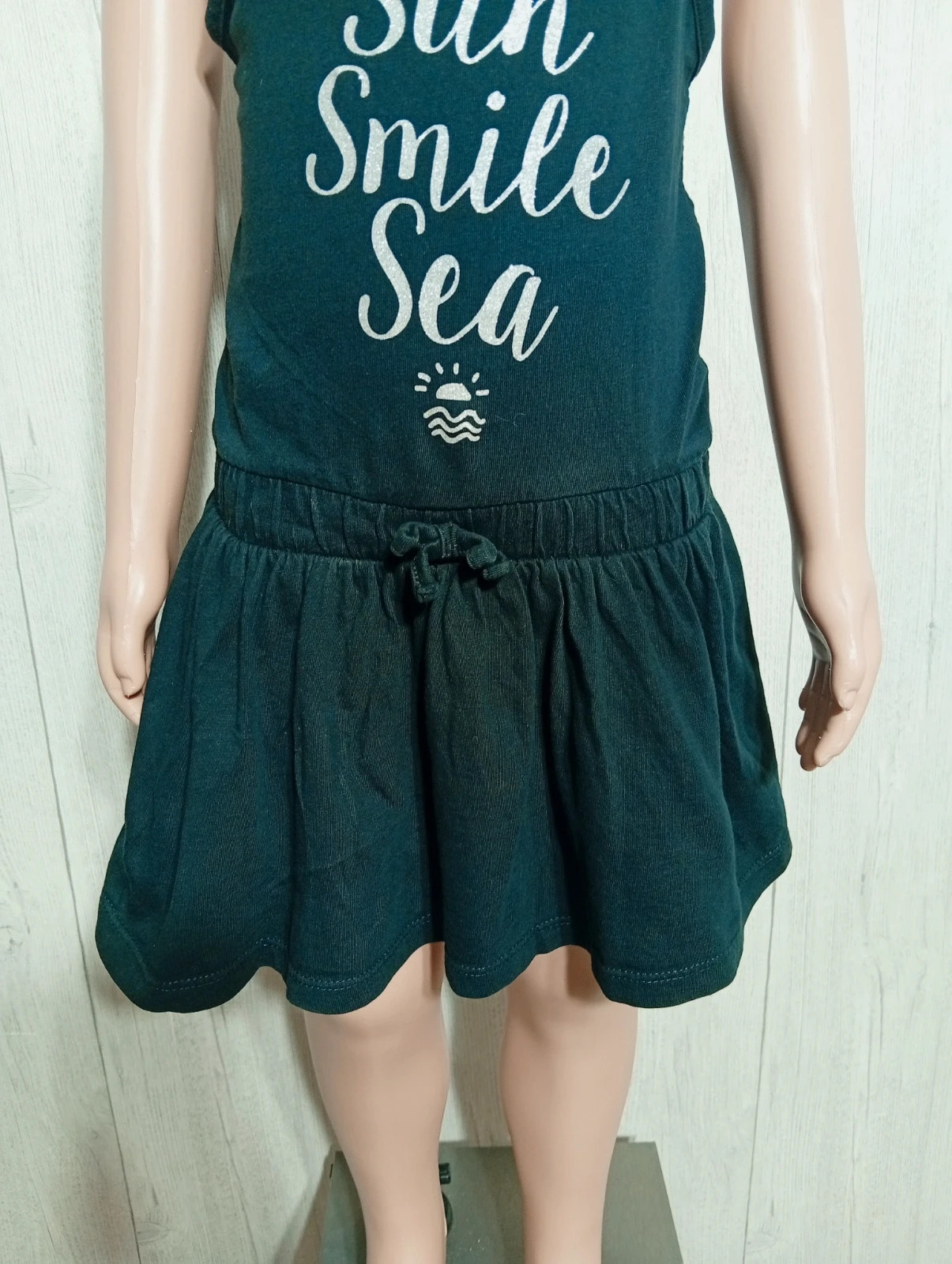 Robe fille - Taille 5 ans - La Halle - couleur noir et argente – La Halle – taille 5 ans / 110 cm 3