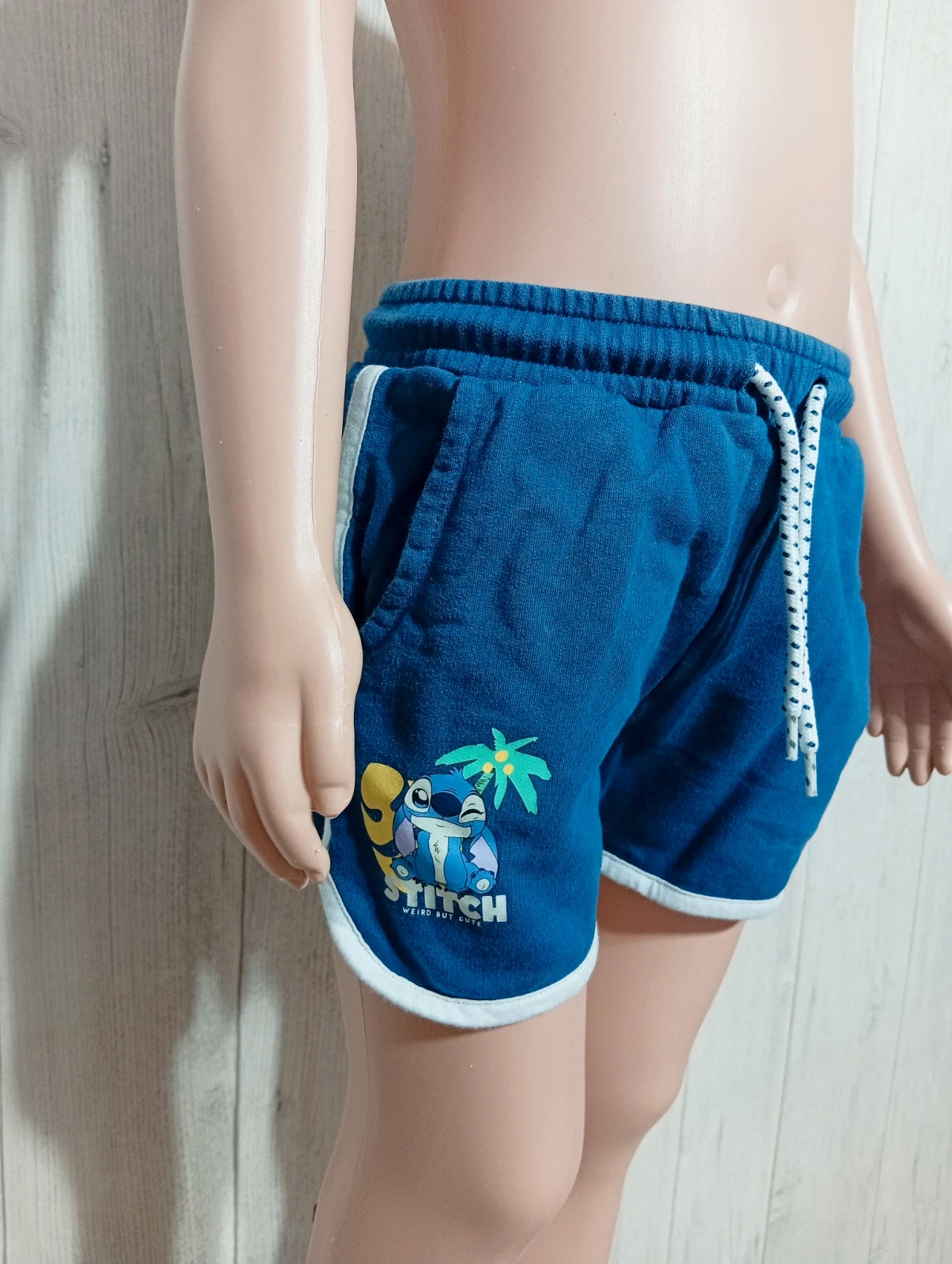 Short stich fille- taille 4 ans - Disney- couleur marine et blanc – Disney – taille 4 ans / 104 cm 2