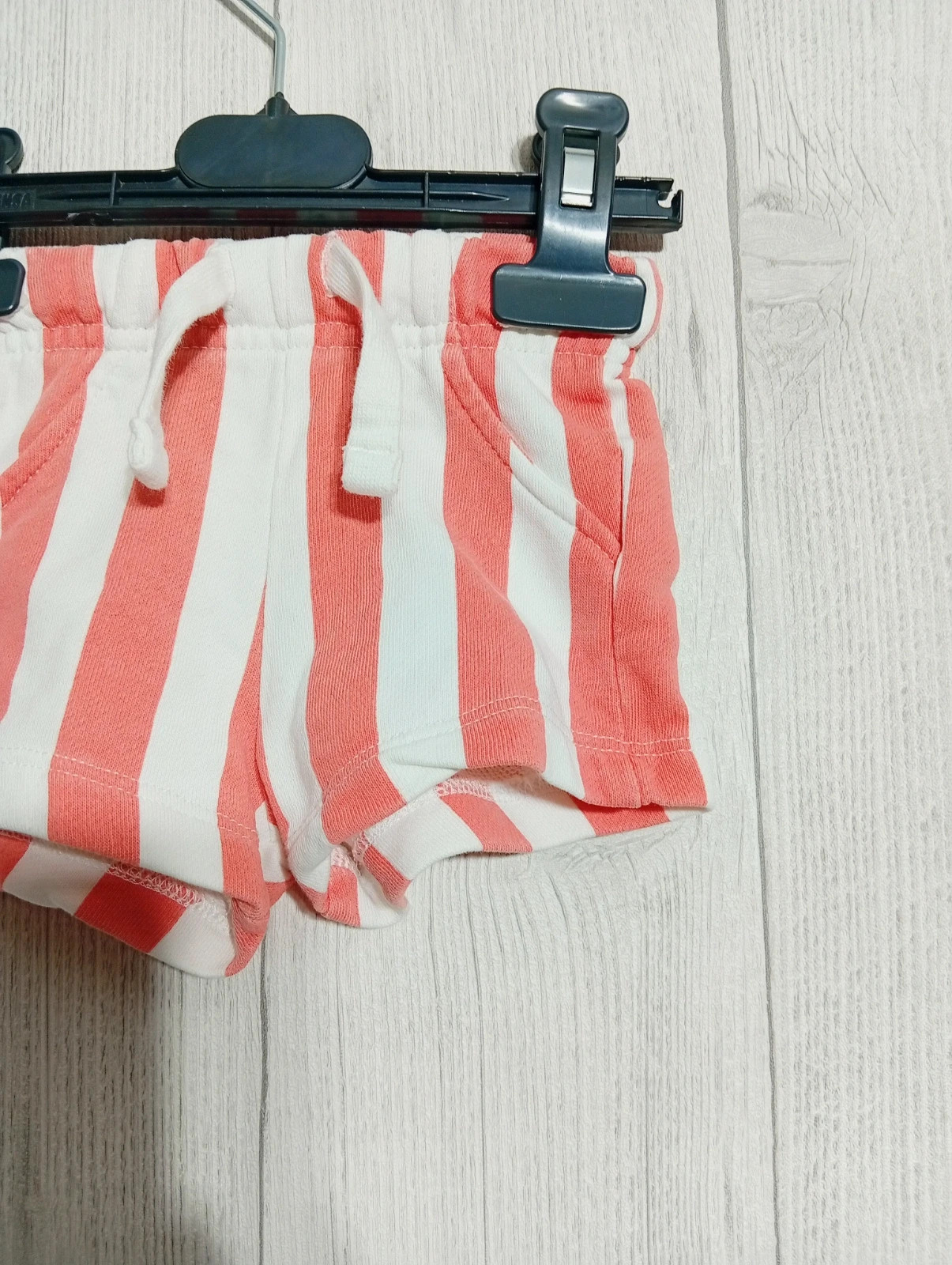 Short fille - taille 3 mois (60 cm) - Kiabi-couleur corail et blanc – Kiabi – taille 3-6 mois / 62 cm 3