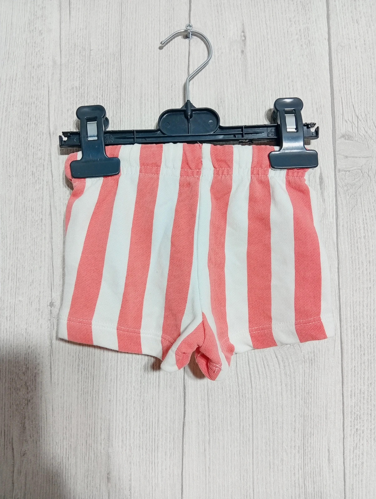 Short fille - taille 3 mois (60 cm) - Kiabi-couleur corail et blanc – Kiabi – taille 3-6 mois / 62 cm 4