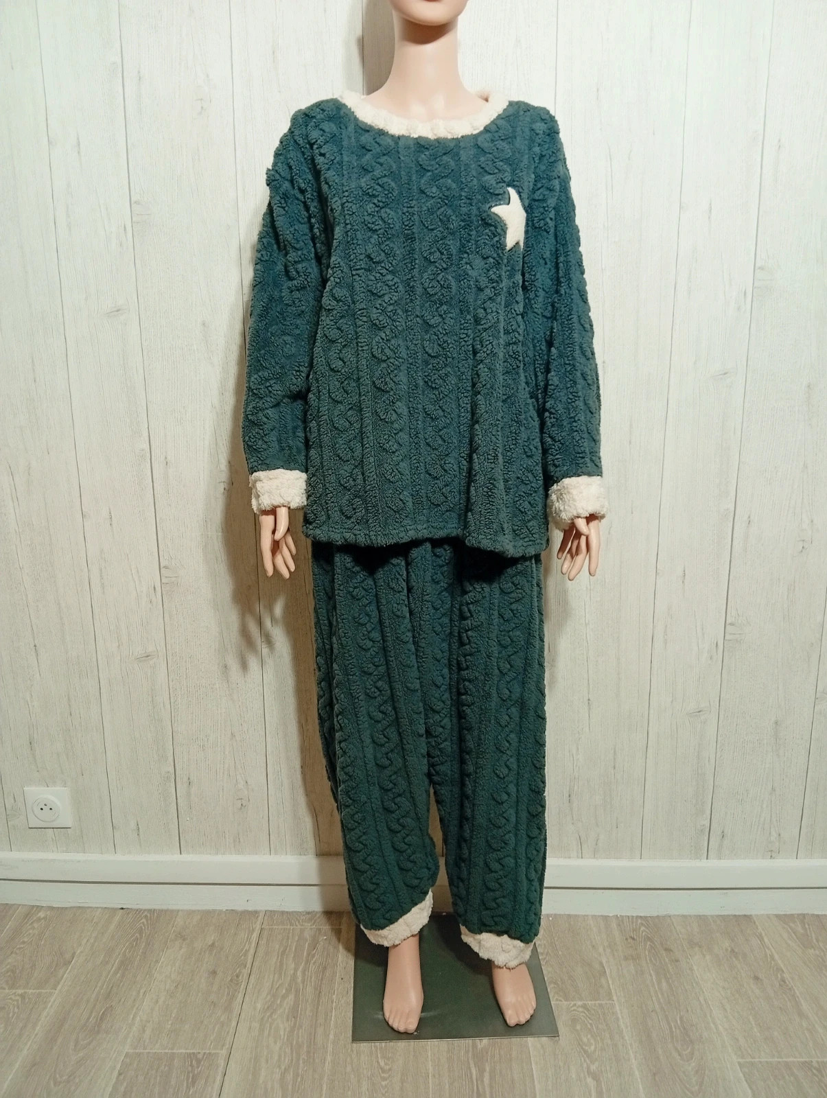 Ensemble de pyjama 2 pièces femme - Taille XXL/44- couleur gris et blanc – taille XXL / 44 / 16 2