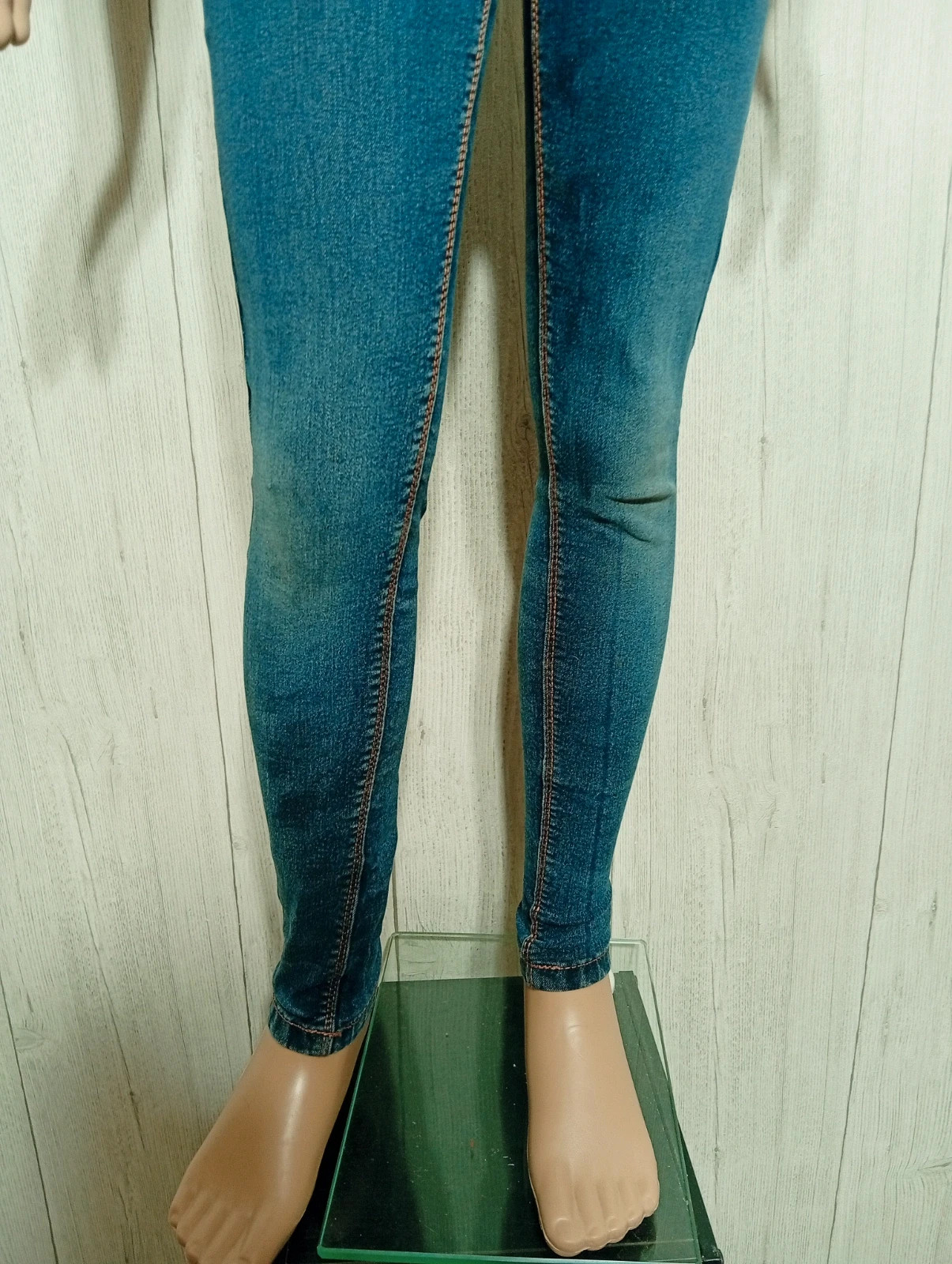 Jeans fille- taille 10 ans ( 138/143 cm) - Kiabi - couleur marine – Kiabi – taille 10 ans / 140 cm 3