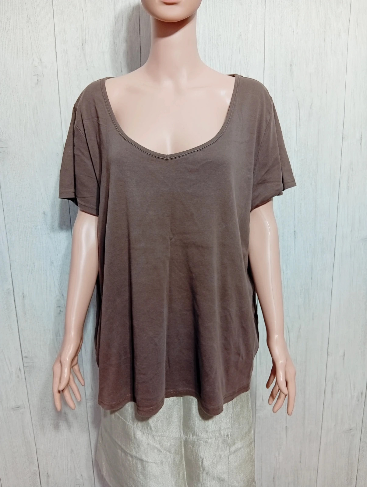 T-shirt femme - Taille 58/60 -- couleur marron