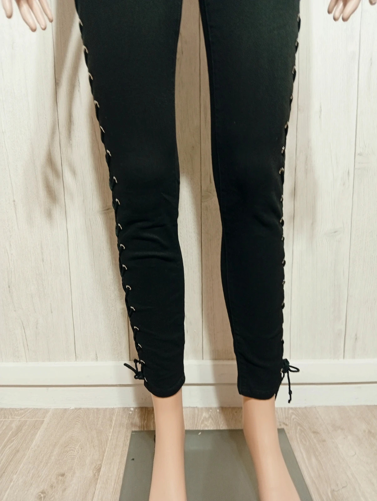 Jeans femme.- tailleM/38-Toxik3- couleur noir – Toxik3 – taille M / 38 / 10 3