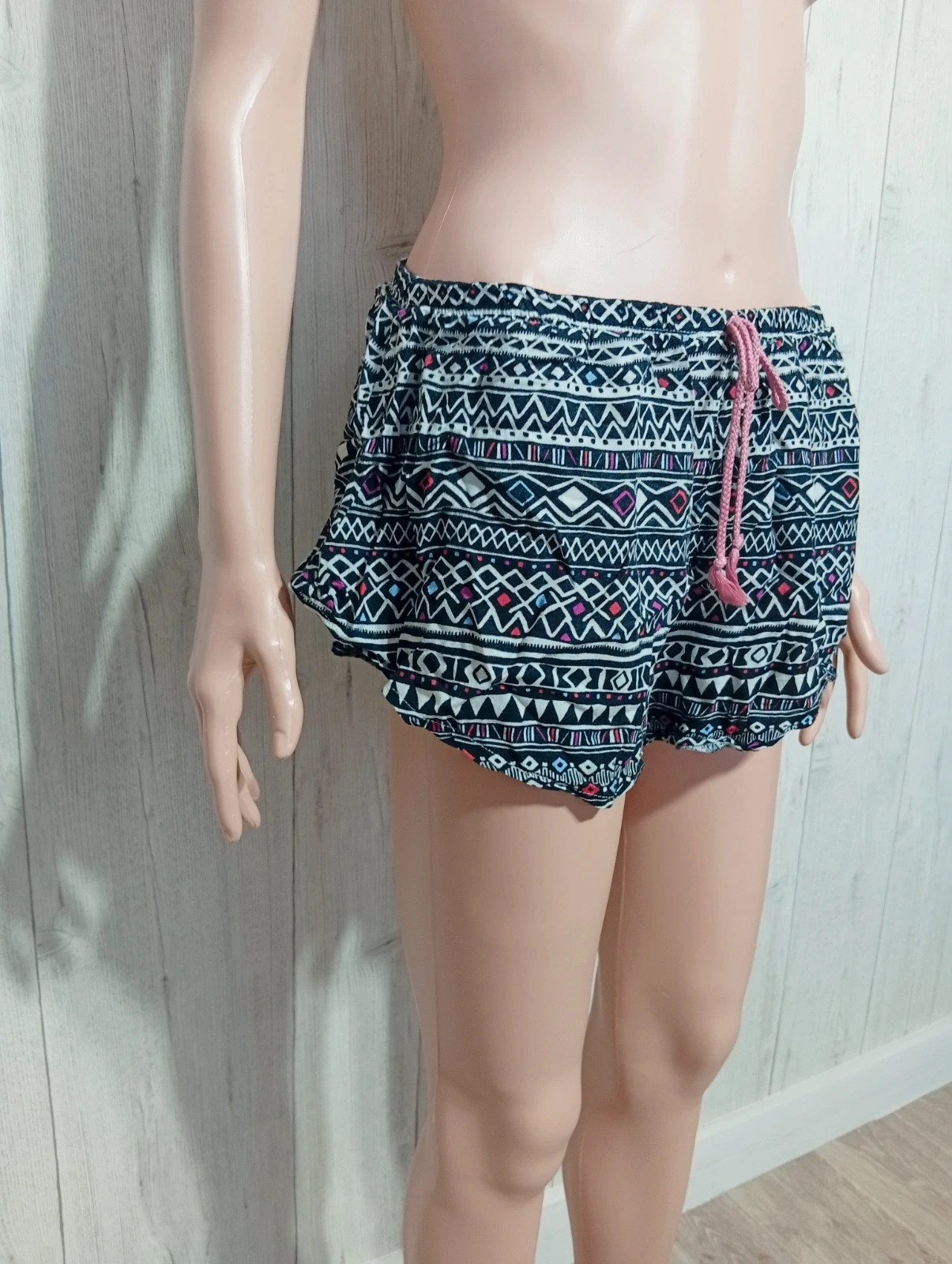 Short femme - Taille M/38 - Miss Liberto - couleur noir et blanc – Miss Liberto – taille M / 38 / 10 2