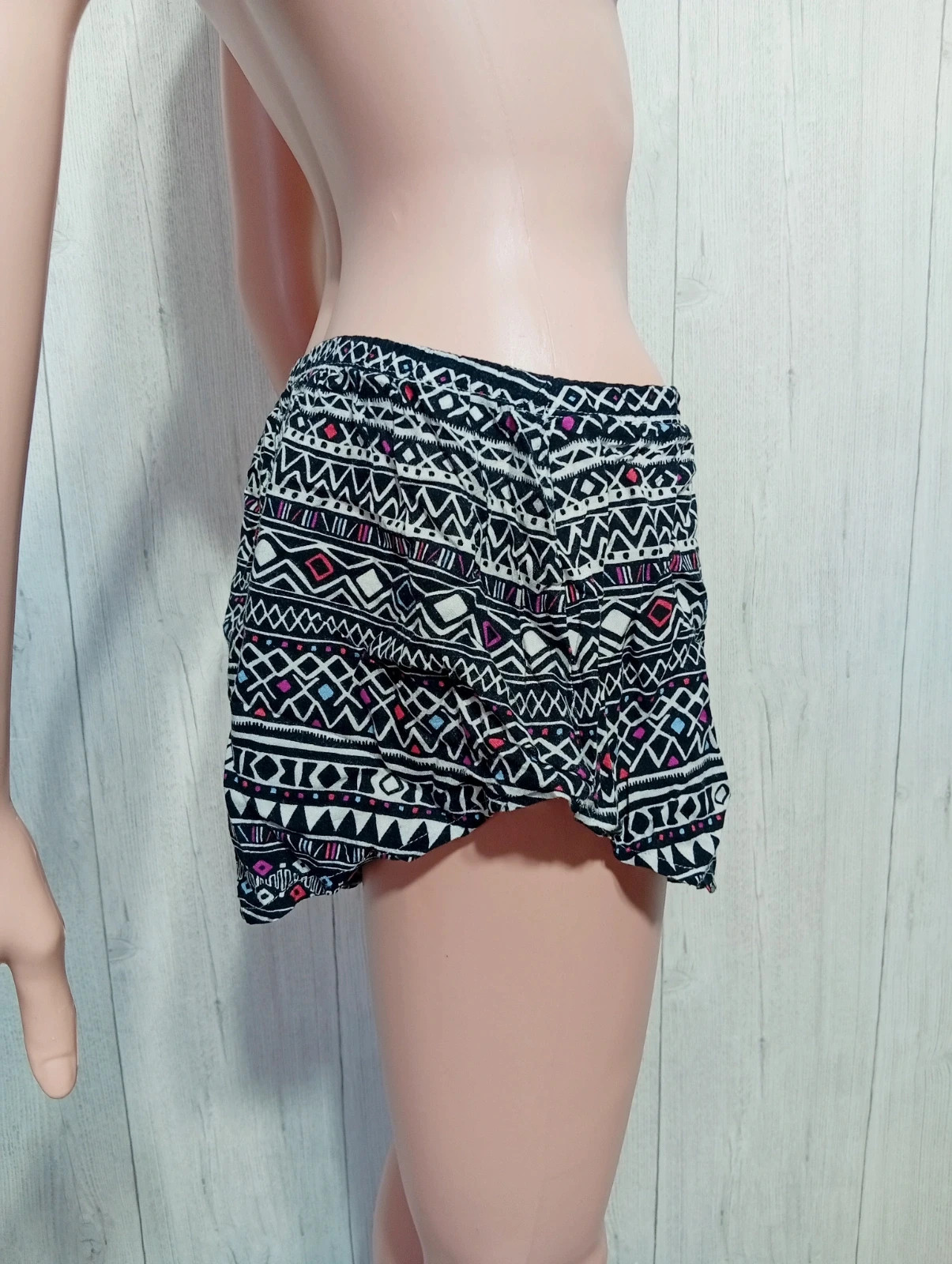Short femme - Taille M/38 - Miss Liberto - couleur noir et blanc – Miss Liberto – taille M / 38 / 10 4