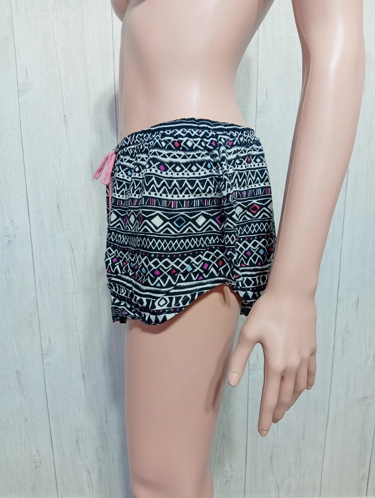 Short femme - Taille M/38 - Miss Liberto - couleur noir et blanc – Miss Liberto – taille M / 38 / 10 5