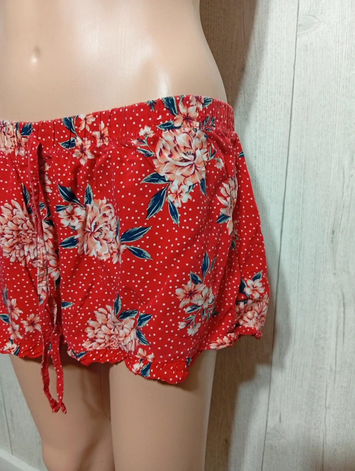 Short femme - Taille M/38 - Live to Lounge - couleur rouge – Love to Lounge – taille M / 38 / 10 4