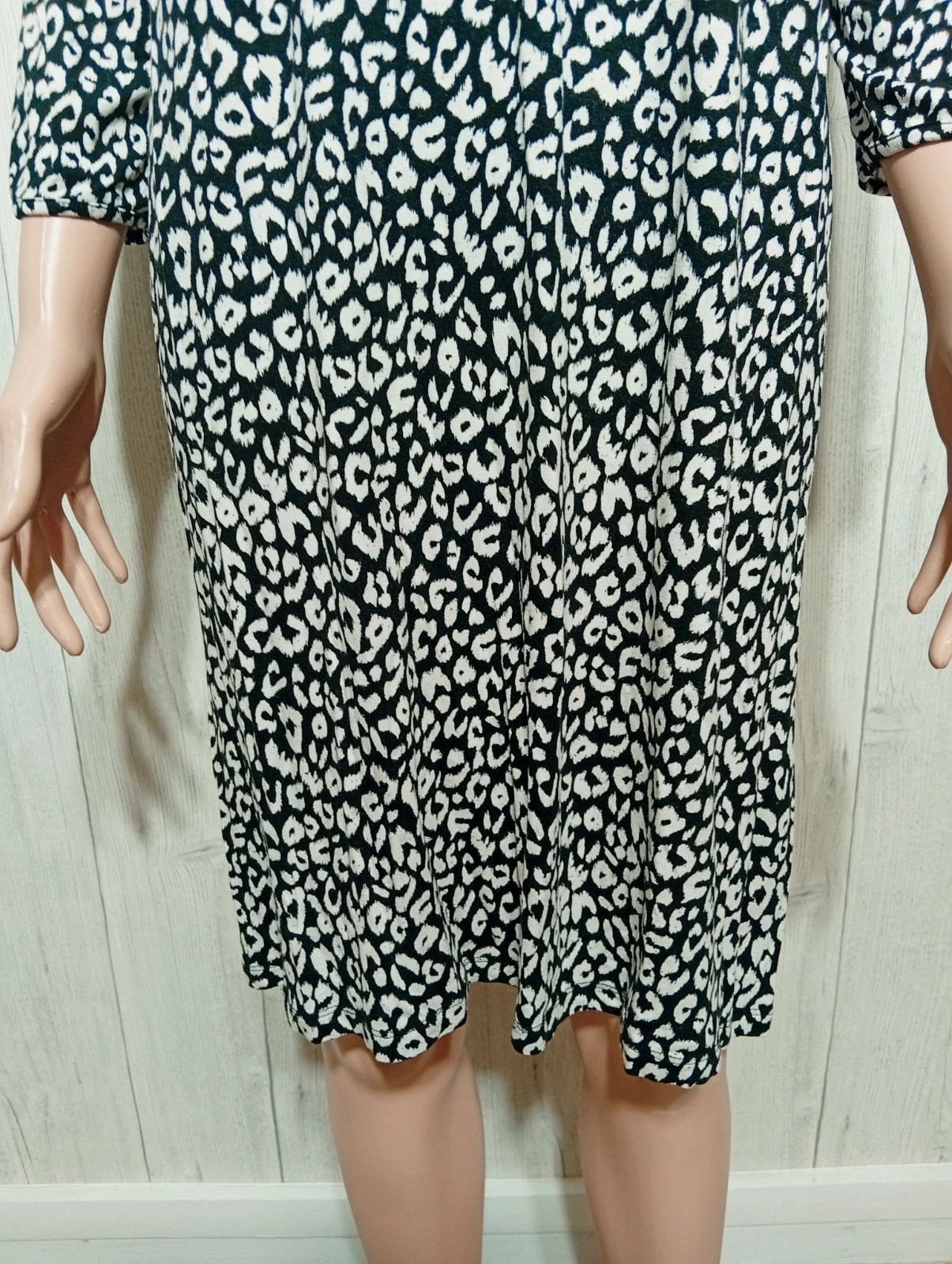 Robe femme - taille XL/42 - Kiabi - couleur noir et blanc – Kiabi – taille XL / 42 / 14 3