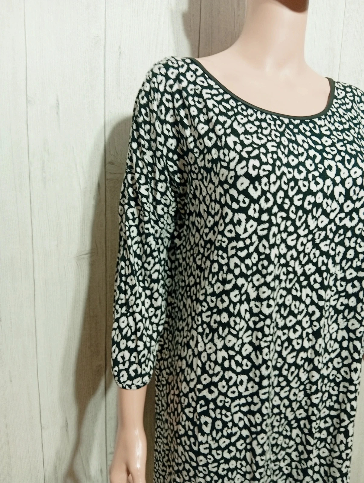 Robe femme - taille XL/42 - Kiabi - couleur noir et blanc – Kiabi – taille XL / 42 / 14 4