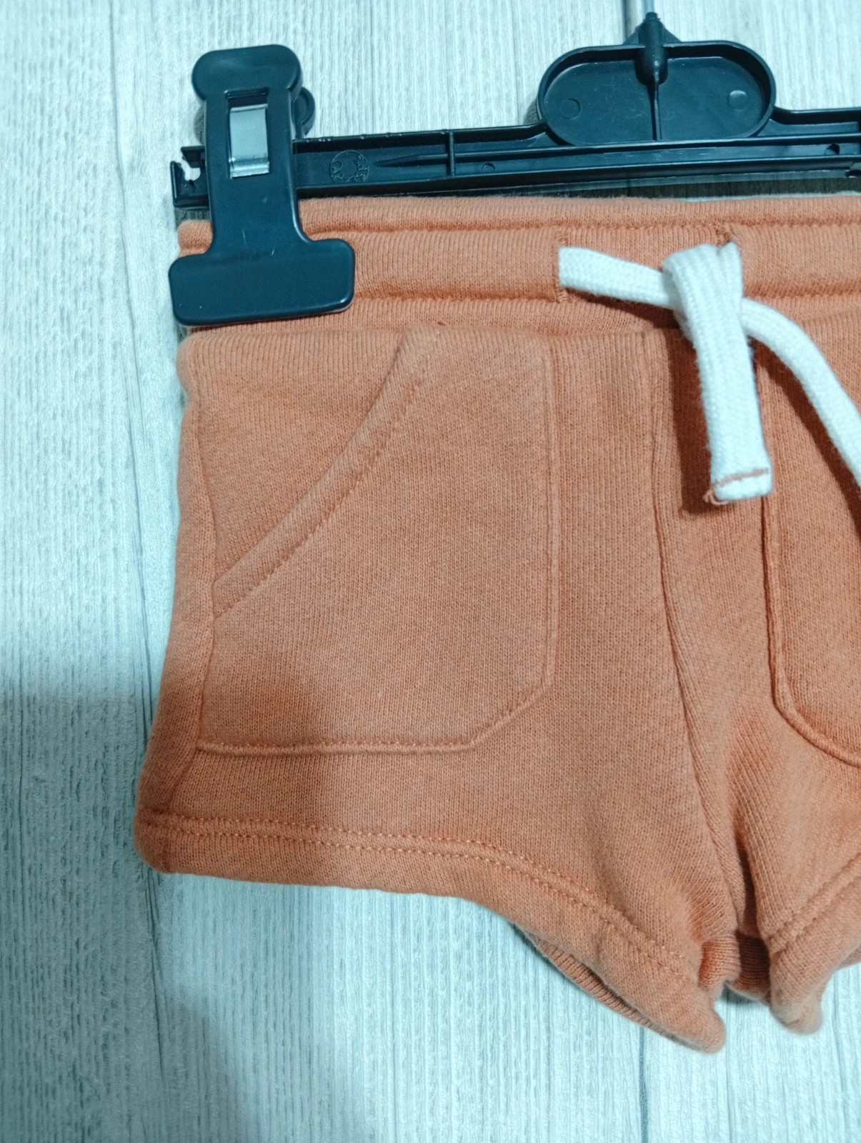 Short mixte - Taille 3 mois (60 cm) - kiabi- couleur orange – Kiabi – taille 3-6 mois / 62 cm 2