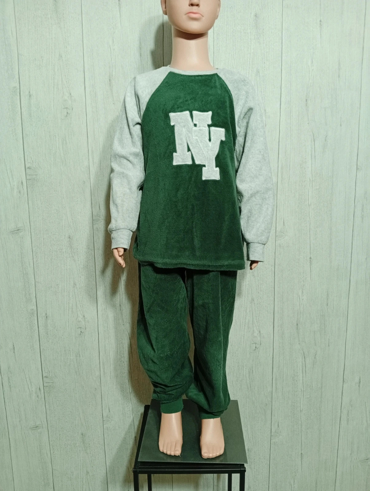 Ensemble de pyjama 2 pièces- taille 7/8 ans (122/128 cm)- zeeman- couleur vert et gris