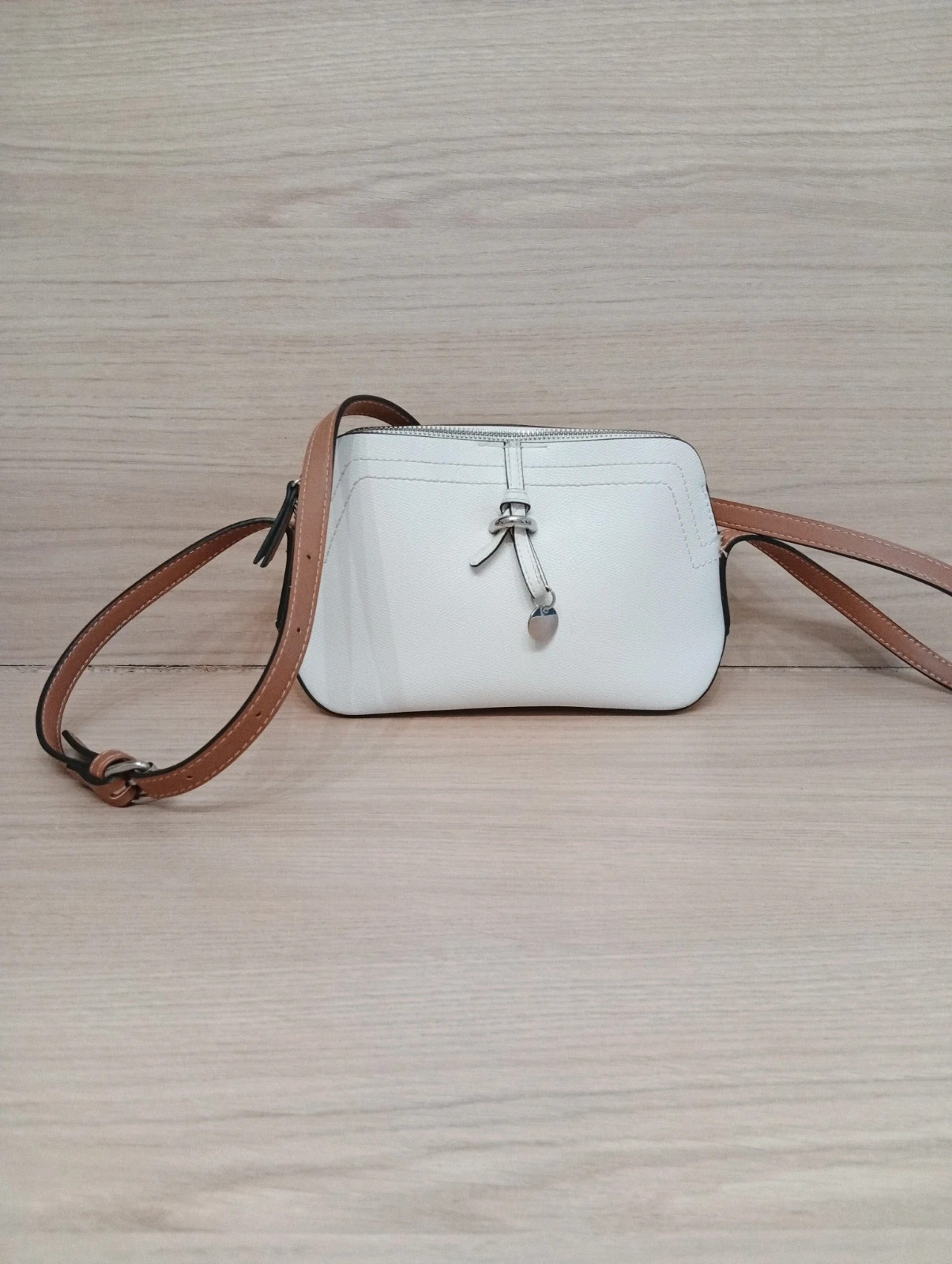 Sac à bandouliere femme -taille 15×25×7 cm - la halle - couleur blanc et marron