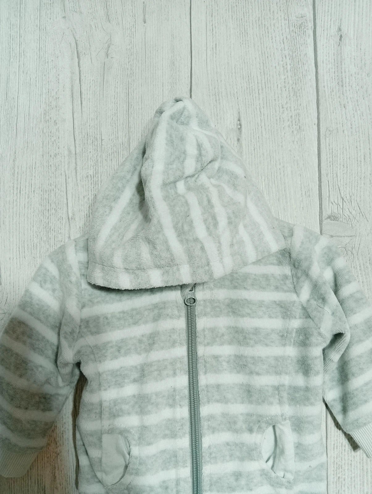 Gilet garcon - Taille 6 mois (63/69 cm) - kiabi - couleur gris et blanc – Kiabi – taille 3-6 mois / 62 cm 2