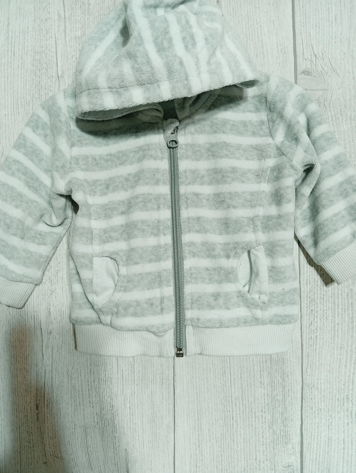 Gilet garcon - Taille 6 mois (63/69 cm) - kiabi - couleur gris et blanc – Kiabi – taille 3-6 mois / 62 cm 3