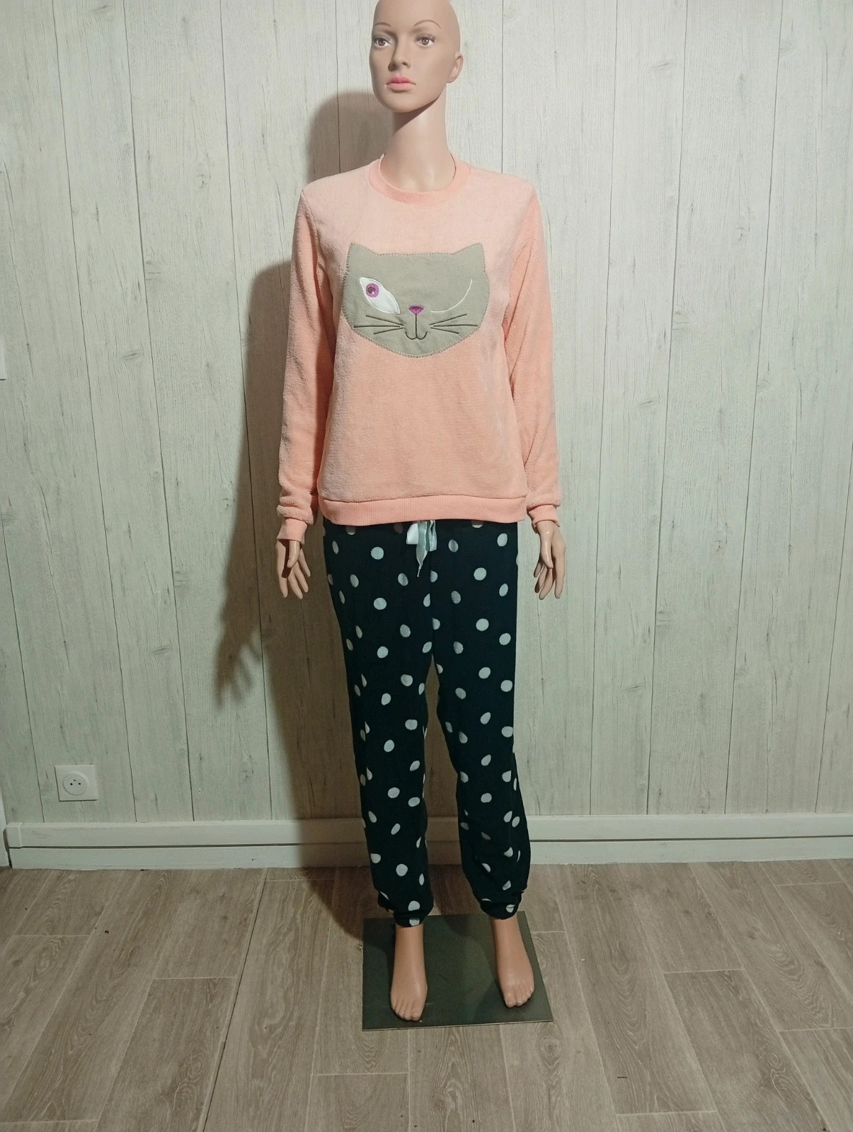 Pyjama dhiver 2 pièces femme - 9th avenue - taille L/40 - de couleur corail noir et blanc