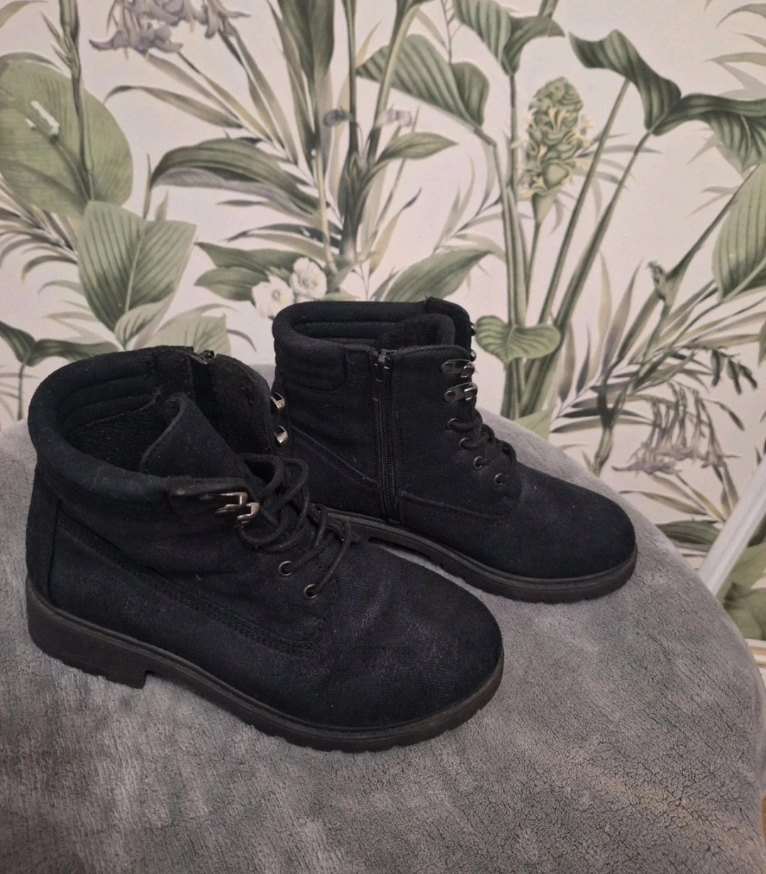 Bottines fille - out shoes - taille 37 - de couleur noir – Out Shoes – taille 37 5