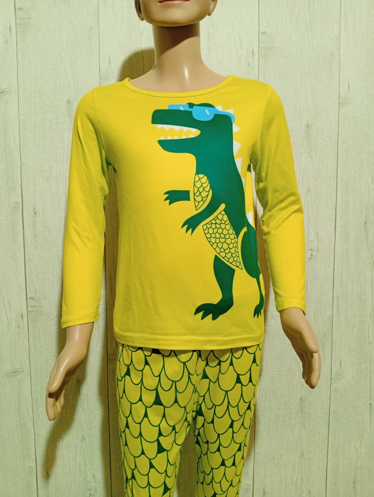 Ensemble de Pyjama 2 pièce garcon - shein - Taille 7 ans - de couleur jaune et vert – Shein – taille 7 ans / 122 cm 2
