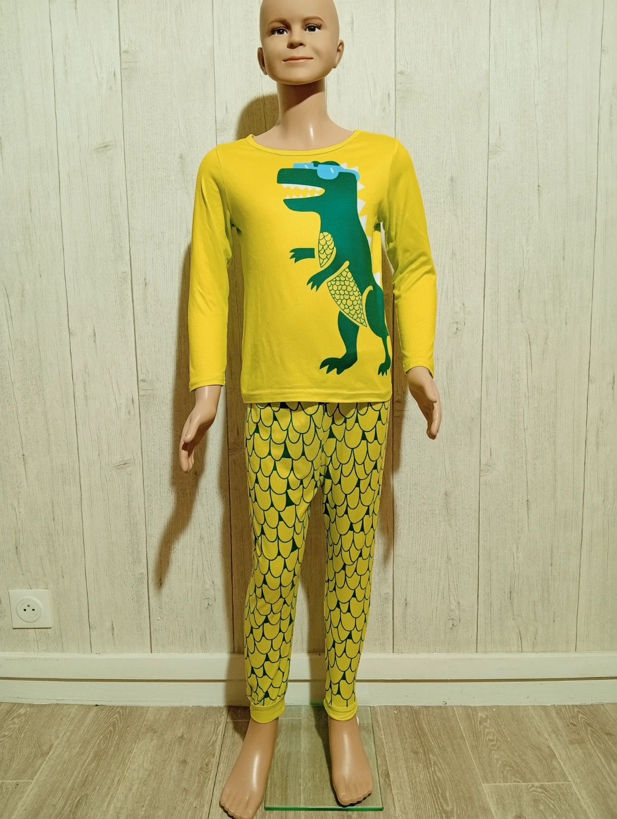 Ensemble de Pyjama 2 pièce garcon - shein - Taille 7 ans - de couleur jaune et vert – Shein – taille 7 ans / 122 cm