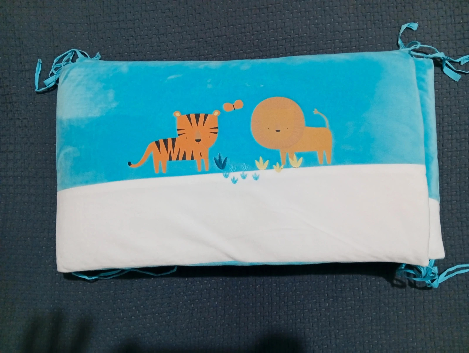 Tour de lit bébé- premaman - taille 30/171 - de couleur turquoise et blanc – Premaman 2