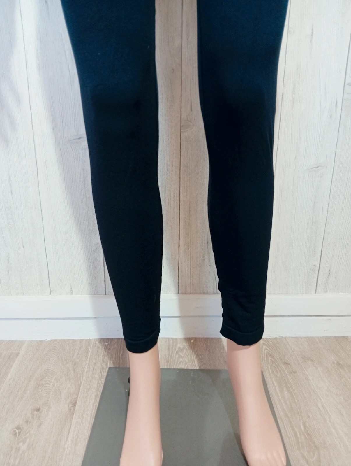Leggins femme - Taille L/40 - de couleur noir – taille L / 40 / 12 3
