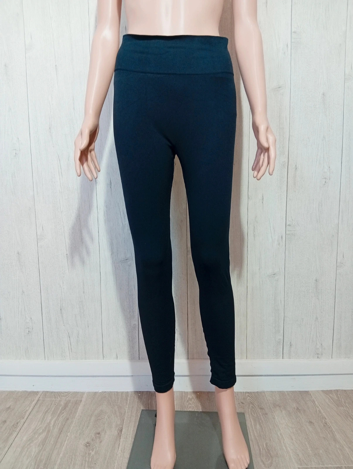 Leggins femme - Taille L/40 - de couleur noir – taille L / 40 / 12