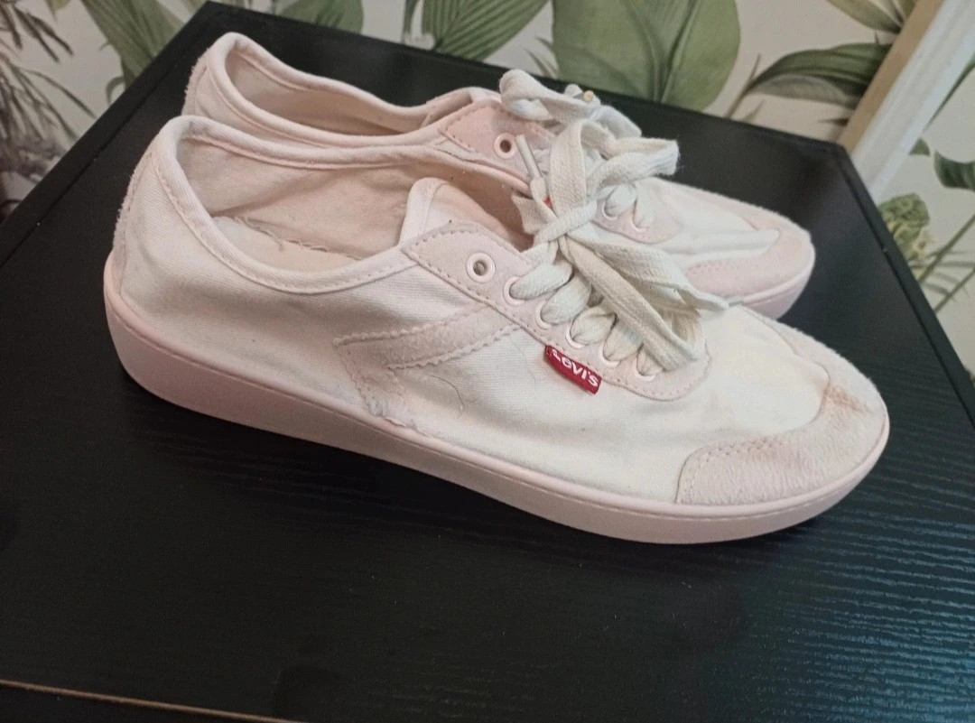 Basket femme levis Taille 38