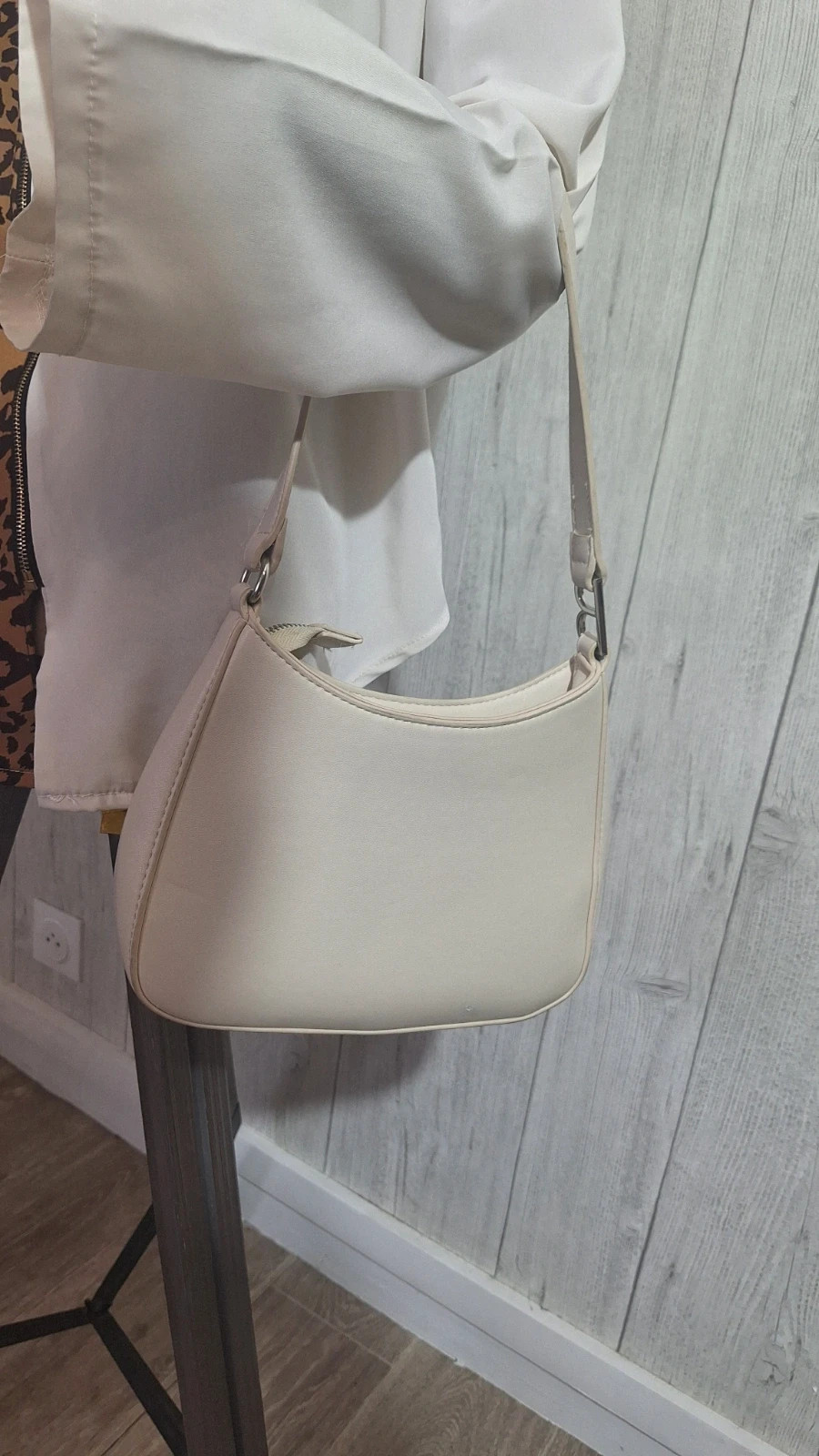 Sac femme bershka de couleur beige