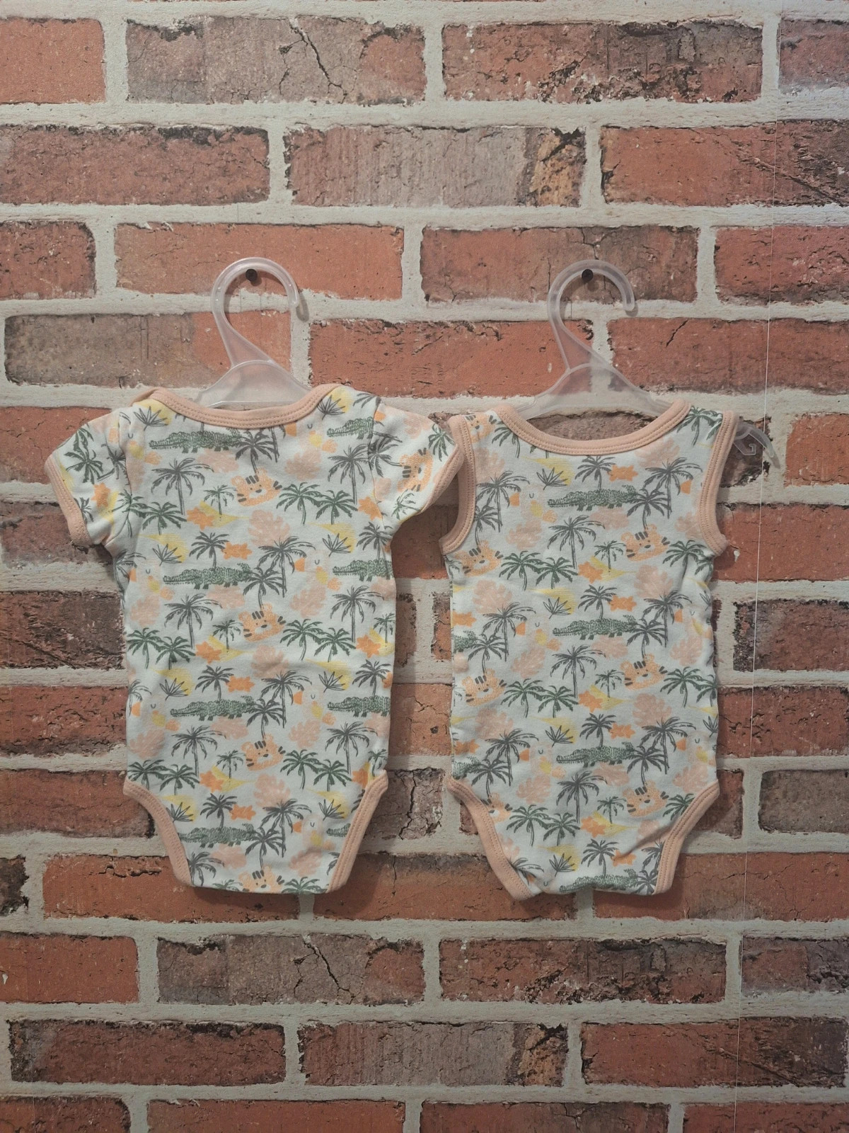 Lot de 2 bodies fille Taille 9 mois – Little Explorer – taille 6-9 mois / 68 cm 4