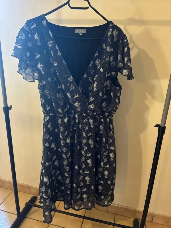 Robe ELDYS noire fleurie taille 42