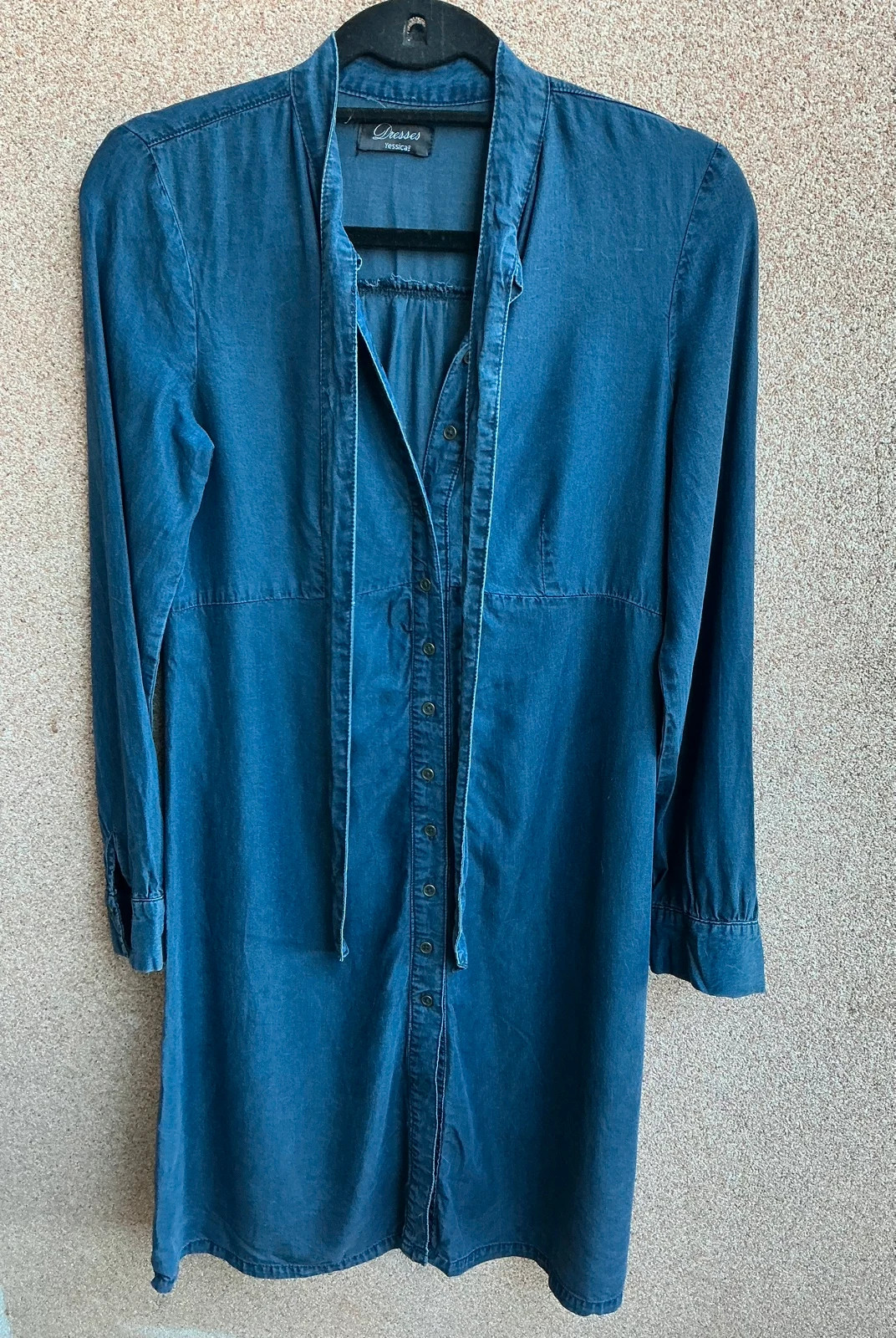 Vestido camiseiro denim azul com laço na gola Yessica 34 – C&A – taille XS / 34 / 6 2