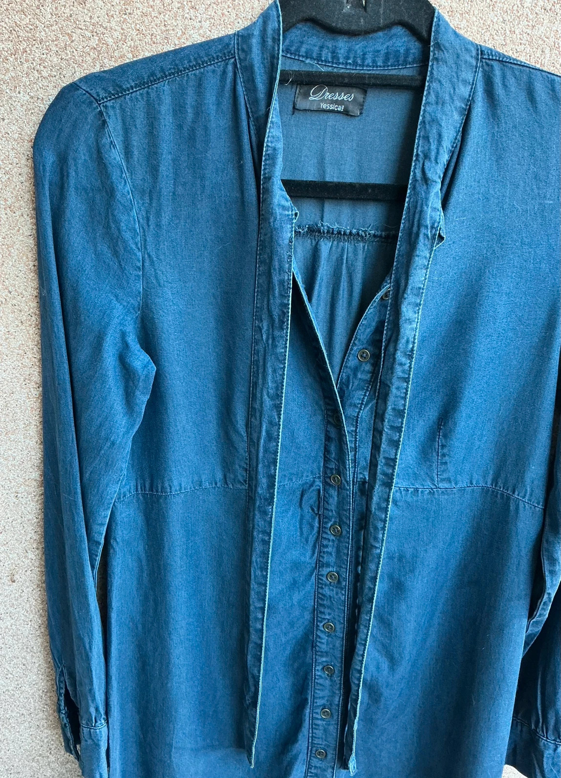 Vestido camiseiro denim azul com laço na gola Yessica 34 – C&A – taille XS / 34 / 6 3