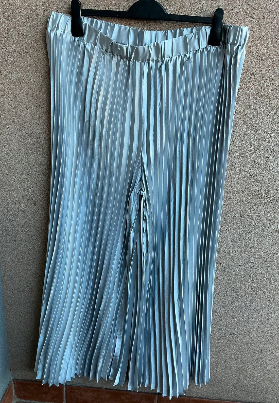 Calças plissadas satin prateadas wide leg 2XL novas com etiqueta – Shein – taille 4XL / 48 / 20 2