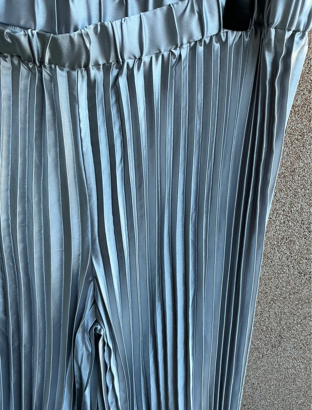 Calças plissadas satin prateadas wide leg 2XL novas com etiqueta – Shein – taille 4XL / 48 / 20 4