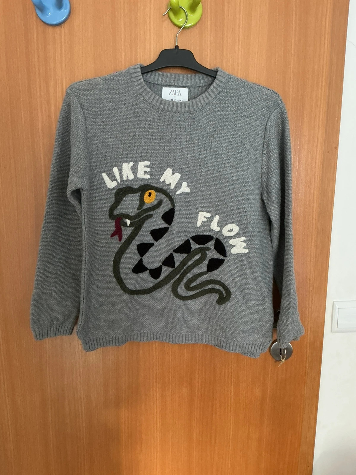 Camisola Zara Kids cinzenta com cobra 11-12 anos 152 cm – Zara – taille 12 anos / 152 cm 2
