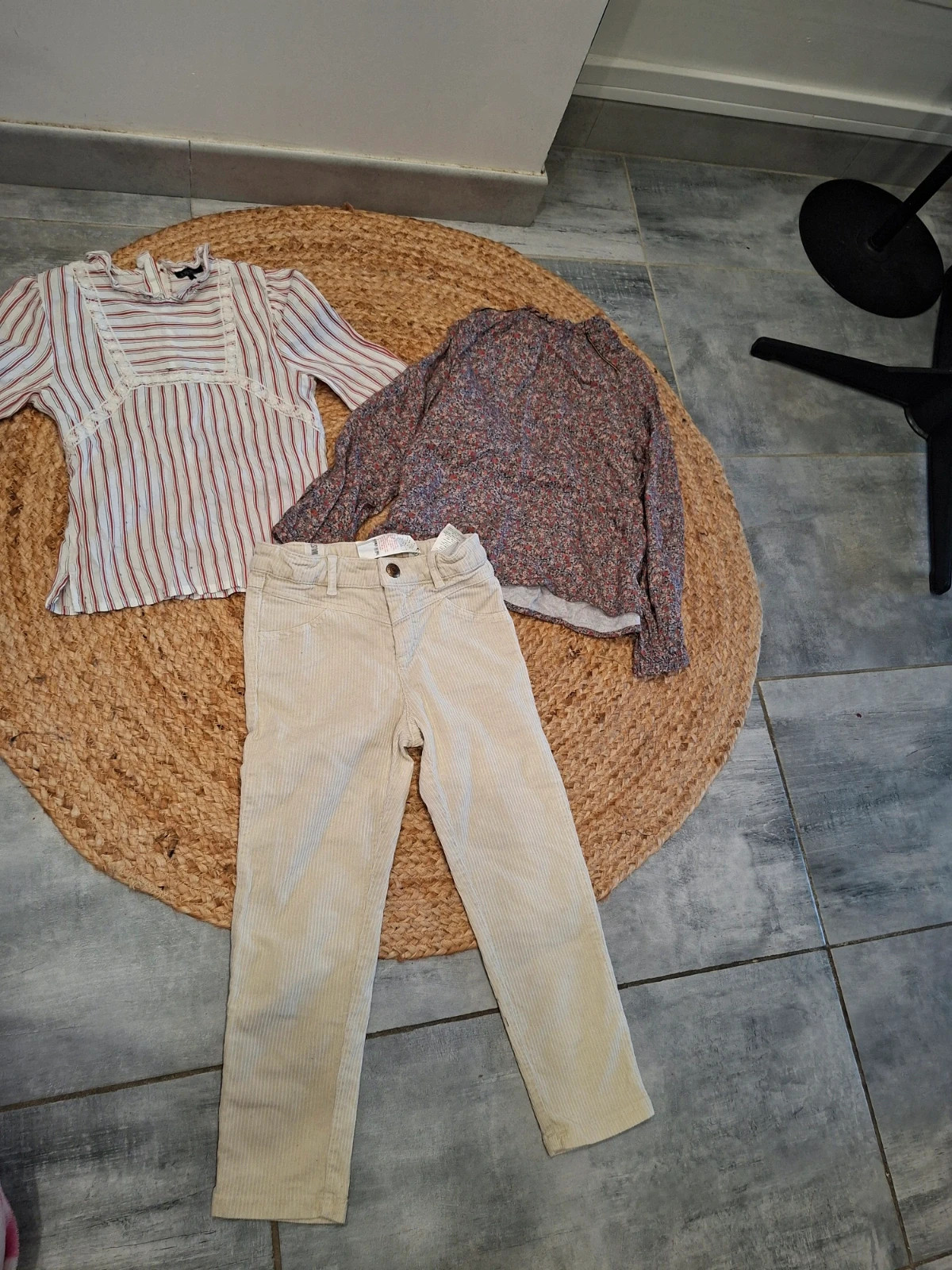 Lot 4 pièces IKKS fille 7/8 ans – pantalon, gilet, blouse & haut