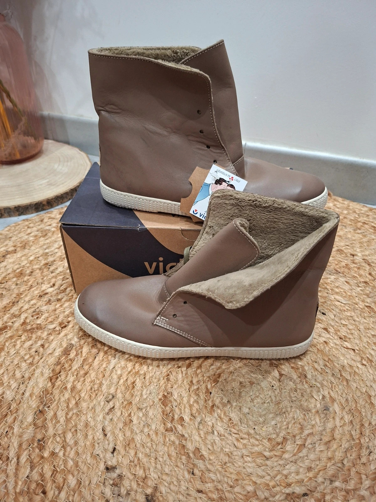 Bottines Victoria taupe fourrées neuves avec boîte – T40