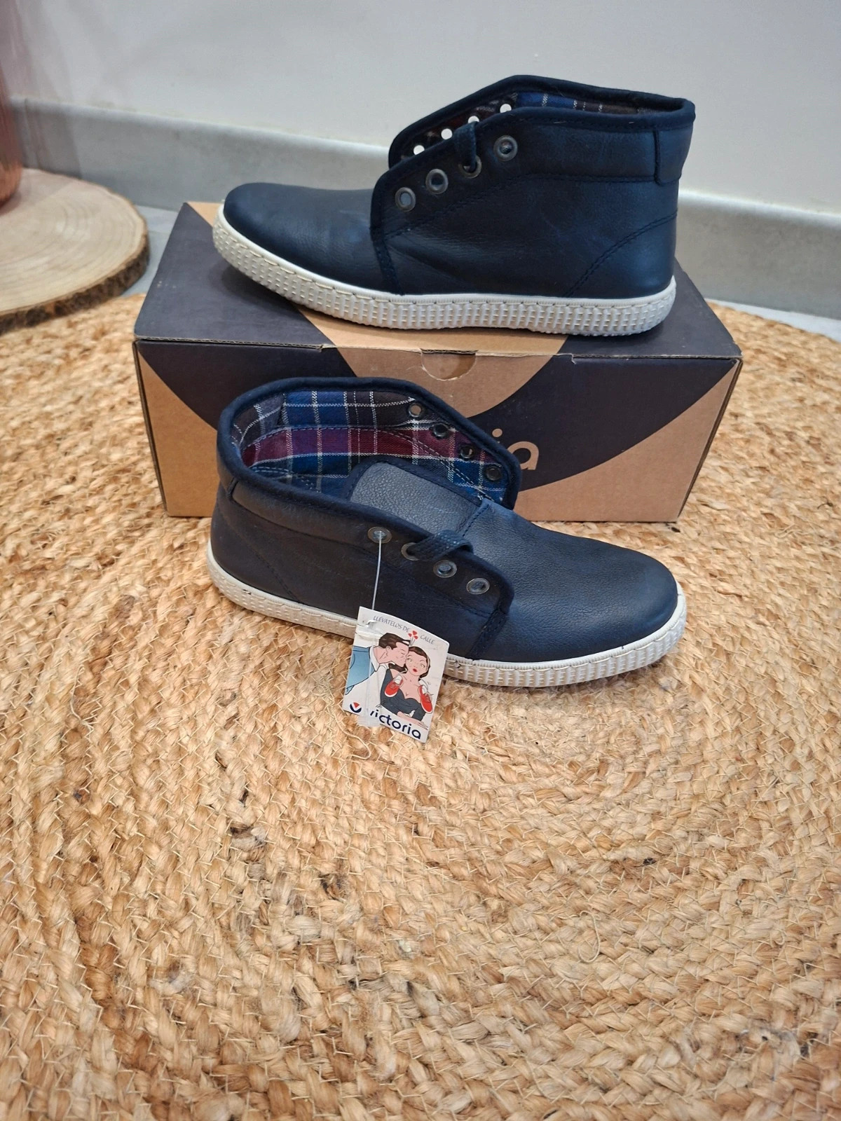 Victoria bottines montantes bleu marine à semelle blanche T.35 neuves avec boîte